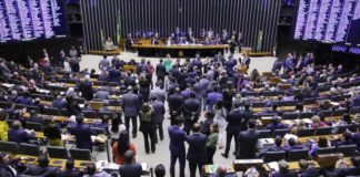 Câmara rejeita destaques da Previdência, e proposta vai ao Senado Na madrugada de quarta-feira, deputados aprovaram o texto-base da Previdência por placar de 370 a 124 votos em segundo turno (Cleia Viana/Câmara dos Deputados)