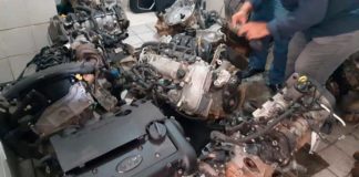 Polícia Civil descobre casa em Natal usada para desmanche de motores de carros roubados Motores estavam escondidos dentro de uma casa na Zona Norte de Natal — Foto: Polícia Civil do RN/Divulgação