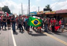 MST boqueia rodovia na Grande Natal Manifestantes bloquearam a passagem de veículos na manhã desta segunda-feira (19) na RN-160, em São Gonçalo do Amarante — Foto: Kleber Teixeira/Inter TV Cabugi