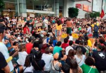 Manifestantes protestam em Natal em defesa da Amazônia Manifestantes protestam em defesa da Amazônia em Natal — Foto: Sérgio Henrique Santos/Inter TV Cabugi