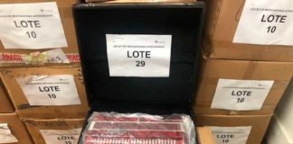 Uísques, sanfona, bicicletas e celulares: Receita Federal leiloa 84 lotes de mercadorias em Natal Sanfona está entre produtos leiloados eletronicamente pela Receita Federal em Natal — Foto: Receita Federal/Divulgação