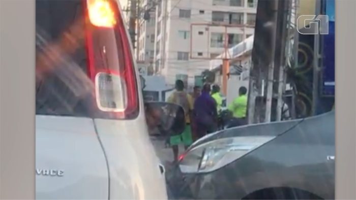 Motorista agride agente de trânsito em Natal ao perceber que foi furtado — Foto: Reprodução