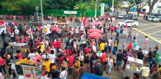 Natal tem protesto contra cortes de recursos da educação e reforma da Previdência NATAL, 15h23: Manifestantes fecham avenida Salgado Filho, no bairro Tirol, em Natal — Foto: Rafael Barbosa/G1