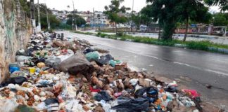 Após paralisação de coleta, lixo fica acumulado em ruas das zonas Leste e Sul de Natal Avenida do Contorno, na Cidade Alta, Zona Leste de Natal, com acúmulo de lixo — Foto: Sérgio Henrique Santos/Inter TV Cabugi