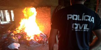 Polícia Civil incinera 52 mil bonés falsificados na Grande Natal Incineração aconteceu nesta sexta-feira (16) — Foto: Divulgação