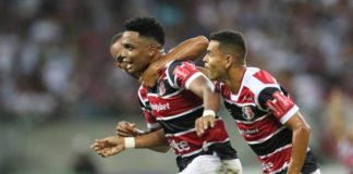 Santa Cruz vence Globo-RN e fica vivo para última rodada da primeira fase Elias comemora gol marcado (Foto: Aldo Carneiro / Pernambuco Press)