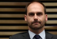 Bolsonaro admite rever indicação de Eduardo para embaixada em Washington O deputado federal Eduardo Bolsonaro em evento na Fiesp, no qual pediu apoio de empresários à indicação Foto: AMANDA PEROBELLI / REUTERS/12-8-2019