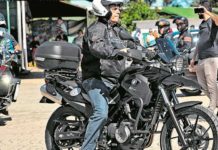 Com declarações diárias ao sair do Alvorada, Bolsonaro dirige a própria imagem para ser ‘autêntico’ Domingo de lazer. Ontem, o presidente Jair Bolsonaro andou de moto e passeou de jet-ski acompanhado do ministro da Secretaria de Governo, Luiz Eduardo Ramos Foto: José Cruz / Agência Brasil