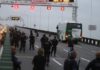 Homem armado faz passageiros reféns em ônibus na Ponte Rio-Niterói Sequestrador mantém passageiros reféns em ônibus na Ponte Rio-Niterói Foto: Fabiano Rocha / Agência O Globo