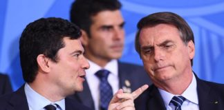 Intacto, Moro supera em 25 pontos aprovação de Bolsonaro, mostra Datafolha O ministro Sergio Moro e o presidente Jair Bolsonaro - Evaristo Sá/AFP