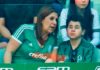 Mãe que narrou jogo de futebol para filho cego é finalista do prêmio Fifa de melhor torcedora