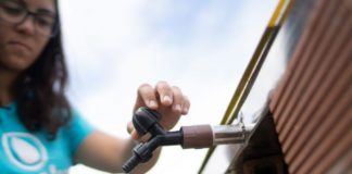 Com projeto para filtrar água, brasileira é 1ª a ganhar prêmio da ONU