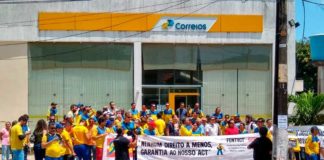 Trabalhadores dos Correios do Rio Grande do Norte encerram greve Funcionários dos Correios do RN fizeram ato no primeiro dia de greve em Natal — Foto: Sebastião Morais/Inter TV Cabugi