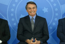 Governo quer R$ 20 bi com imposto sobre férias, 13º e horas extras em acordos O presidente Jair Bolsonaro participa de cerimônia de sanção da lei da Liberdade Econômica, no Palácio do Planalto, em Brasília (DF) - Pedro Ladeira - 20.set.2019/Folhapress