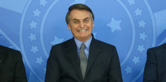 Governo quer R$ 20 bi com imposto sobre férias, 13º e horas extras em acordos O presidente Jair Bolsonaro participa de cerimônia de sanção da lei da Liberdade Econômica, no Palácio do Planalto, em Brasília (DF) - Pedro Ladeira - 20.set.2019/Folhapress