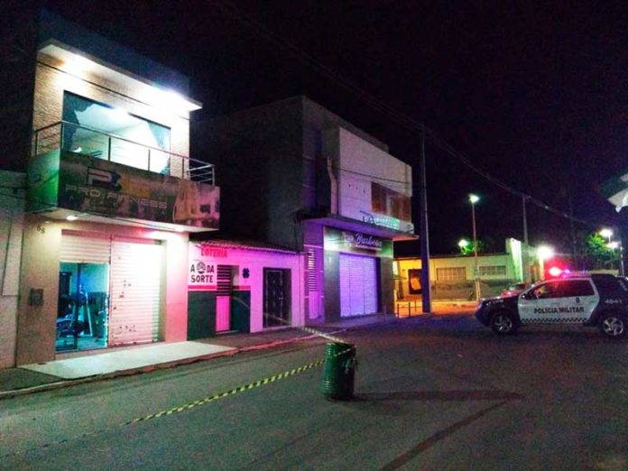 Vítimas foram baleadas por volta das 19h, dentro da academia — Foto: Acson Freitas/Inter TV Cabugi