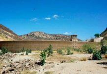 Governo do RN renova situação de emergência por causa da seca em 135 municípios Açude Gargalheiras, em Acari, está totalmente seco por conta da estiagem prolongada — Foto: Anderson Barbosa/G1