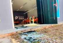 Criminosos arrombam agência bancária e furtam aparelhos de TV; PM chega rápido e dois são presos