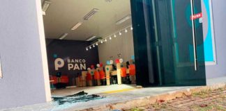 Criminosos arrombam agência bancária e furtam aparelhos de TV; PM chega rápido e dois são presos