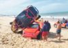 Carro off-road e buggy se ‘enroscam’ em acidente à beira-mar na Grande Natal Off-road acabou se lançando sobre o buggy, e os dois carros ficaram 'enroscados' — Foto: Redes Sociais