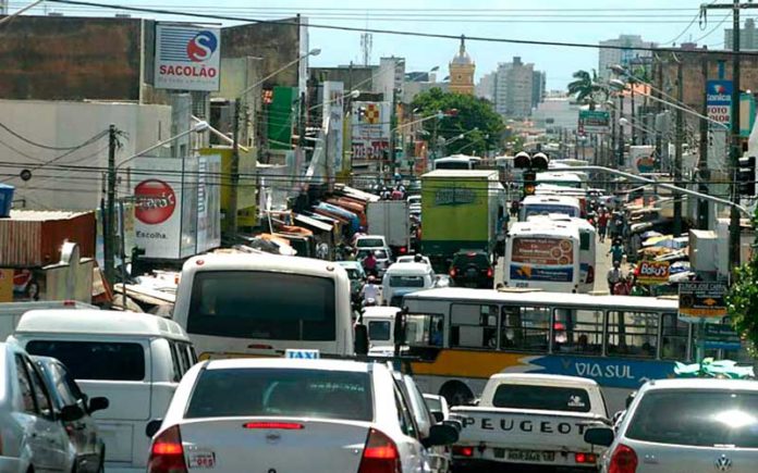 Comércio de rua do bairro Alecrim, um dos maiores da capital potiguar, vai ter ponto facultativo das 8h às 16h — Foto: Canindé Soares