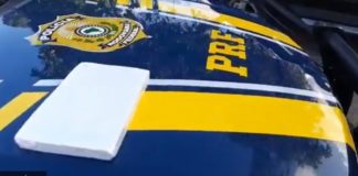 Mulher com 1 quilo de cocaína em ônibus é presa pela PRF na Grande Natal PRF apreendeu um quilo de cocaína e prendeu mulher em São José de Mipibu — Foto: Divulgação