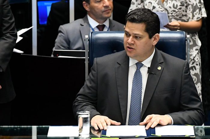 Presidente do Senado considera que o texto aperfeiçoa pacto federativo, já que repasses poderão ser feitos sem a necessidade de firmar convênio com órgão intermediário - Foto: Marcos Oliveira/Agência Senado