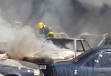 Cerca de 30 carros pegam fogo em pátio de apreensão veicular em BH Corpo de Bombeiros de Minas Gerais