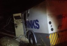 Policiais federais prendem suspeitos de assalto a carros-fortes na divisa do Ceará com o RN Quadrilha explodiu um dos veículos na rodovia BR-304 durante o assalto — Foto: PRF/Divulgação