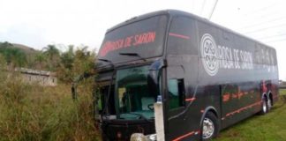 Ônibus da banda Rosa de Saron se envolve em acidente com vítima fatal