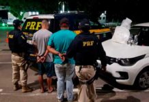 Homens são presos com 4 kg de cocaína e 20 kg de fenacetina na BR-101, no RN Cocaína e pó químico foram apreendidos pela PRF em abordagem na BR-101, no RN. — Foto: PRF/Divulgação