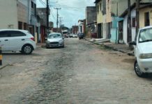 Homem fica uma hora na mira de assaltantes dentro do próprio carro em Natal Homem foi abordado por assaltantes na rua da casa em que mora, na Zona Norte de Natal — Foto: Kleber Teixeira/Inter TV Cabugi