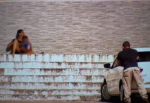 Após 4 horas, PM que fazia filho de 6 anos refém em Macaíba libera a criança e se entrega Homem armado faz criança refém em Macaíba — Foto: Samuel Florêncio/Inter TV Cabugi