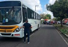 Motociclista morre em acidente com ônibus na Zona Sul de Natal Acidente aconteceu nesta tarde com ônibus e moto na avenida Ayrton Senna, em Natal — Foto: Heloísa Guimarães/Inter TV Cabugi