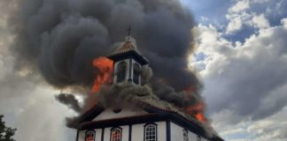 Incêndio de grandes proporções destrói igreja em Diamantina; veja vídeo