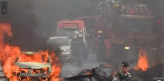 (VÍDEO) Avião cai no meio da rua em Belo Horizonte; assista