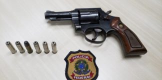 Homem tenta embarcar armado e é preso dentro do aeroporto de Natal Arma estava com passageiro que tentava embarcar de Natal para Campinas, segundo a PF — Foto: PF/Divulgação