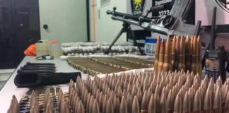 Suspeito de assaltos a carros-fortes morre em confronto com a polícia no RN; metralhadora, munições e explosivos são apreendidos Um número muito alto de munição foi encontrada nas residências pela Deicor — Foto: Heloísa Guimarães/Inter TV Cabugi