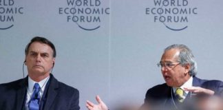 Viraliza vídeo em que Bolsonaro critica “liberaizinhos da vida, que tomam quick e danoninho”, criados pela vovó Bolsonaro e Paulo Guedes (Foto: Alan Santos/PR)