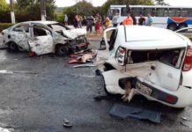 Veículo pega fogo após acidente com outros 5 carros na Avenida Roberto Freire, em Natal Carro pega fogo em acidente na Roberto Freire, em Natal — Foto: Sérgio Henrique Santos/Inter TV Cabugi