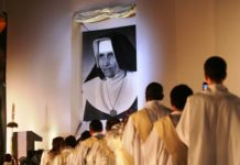 Irmã Dulce é canonizada pelo papa e se torna a primeira santa brasileira Irmã Dulce - Acervo Irmã Dulce