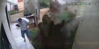 Homem tenta matar baratas com gasolina e explode quintal. Veja o vídeo