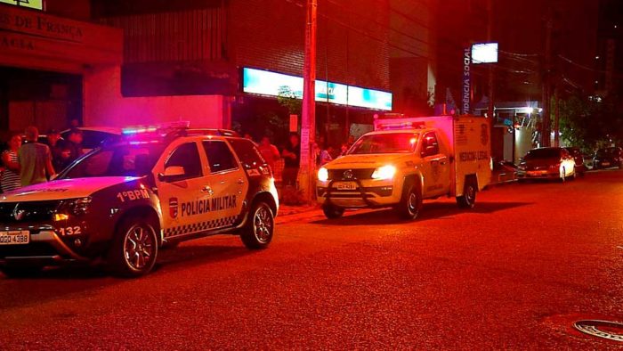 Homem foi morto a tiros no bairro Tirol, em Natal — Foto: Reprodução/Inter TV Cabugi