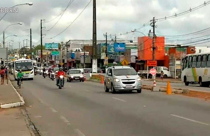 Obras no Gancho de Igapó causam interdição de trecho da BR-101 na Zona Norte de Natal — Foto: Reprodução/Inter TV Cabugi