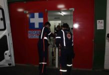 Jovem é assassinado com três tiros na cabeça em Mossoró Após sofrer três tiros na cabeça, homem ainda foi socorrido ao Hospital Tarcísio Maia, mas não resistiu aos ferimentos e morreu. — Foto: Marcelino Neto/O Câmera