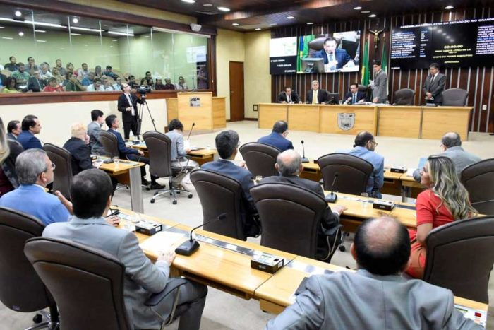 Campanha municipal em Florianópolis antes da proibição de financiamento privado: em 2020 teto de gastos tende a diminuir propaganda ostensiva nas ruas Fonte: Agência Senado