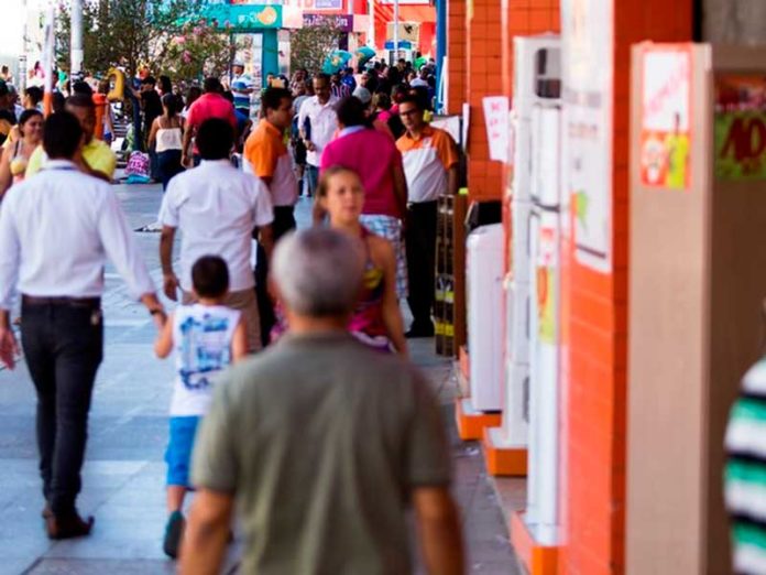 Horário de funcionamento do comércio de rua e dos shoppings vai sofrer alteração no fim de 2019 — Foto: Jonathan Lins/G1