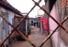 Homem é assassinado a tiros dentro de vila de casas em Natal Baleado, homem morreu dentro de vila de casas na Zona Oeste de Natal — Foto: Reprodução/Inter TV Cabugi