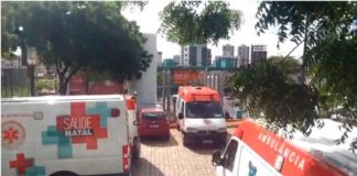 Com macas retidas em hospital, ambulâncias deixam de rodar em Natal e impedem transferência de paciente Ambulâncias ficaram retidas no Hospital Walfredo Gurgel, em Natal — Foto: Hugo Andrade/Inter TV Costa Branca