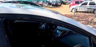 Homem quebra vidro de carro de desconhecido, entra no veículo e dorme no banco do motorista em Natal Homem quebra vidro de carro de desconhecido, entra no veículo e dorme no banco do motorista em Natal — Foto: Kleber Teixeira/Inter TV Cabugi